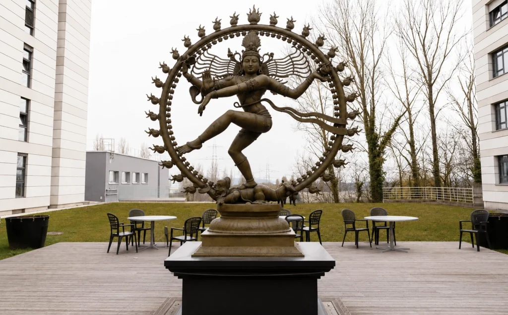 Statua di Shiva Nataraja al CERN di Ginevra simbolo della danza cosmica