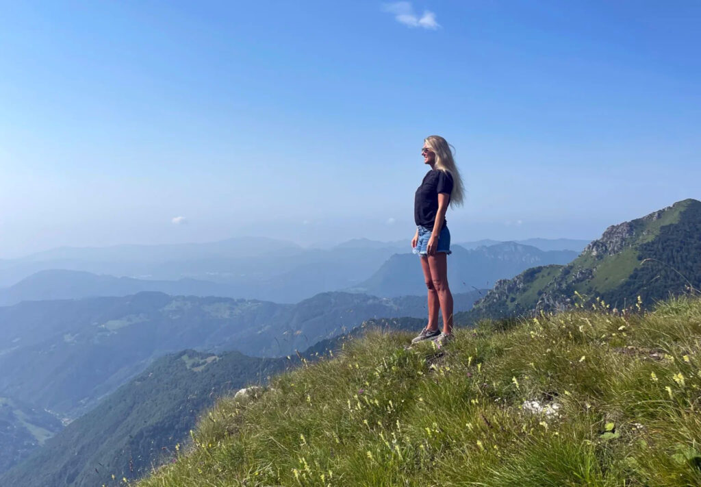 Spazio aperto, natura e presenza nel cuore del Lago di Garda per Garda Studio Shiva