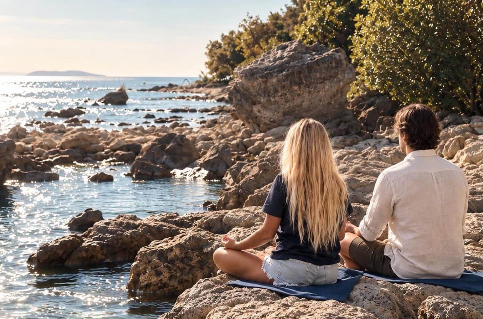Meditazione su una roccia al lago